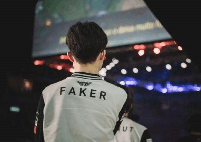 昨晚，LCS赛区的FlyQuest战队官宣前EG上单选手Impact加入队伍