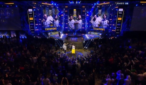 EDG赛前返图：赛前聚餐